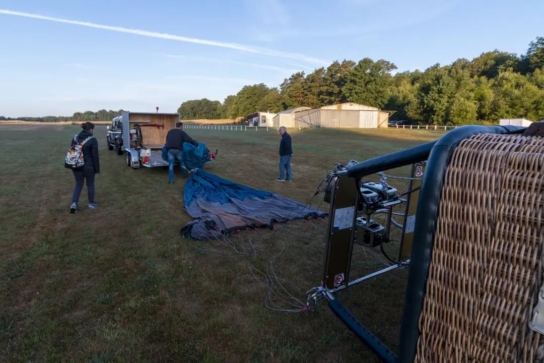 Deployment of the envelope on the ground