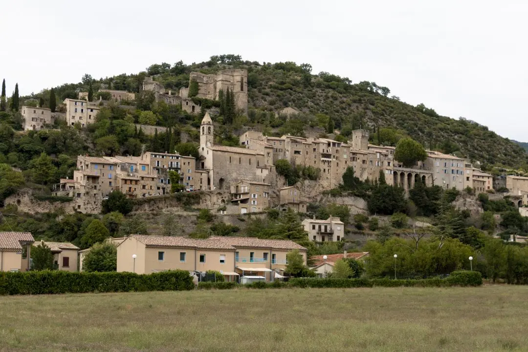 village montbrun-les-bains blue shutters