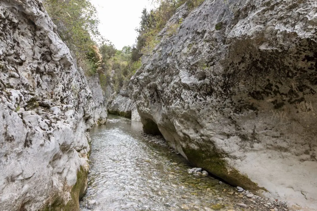 interior walk gorges toulourenc