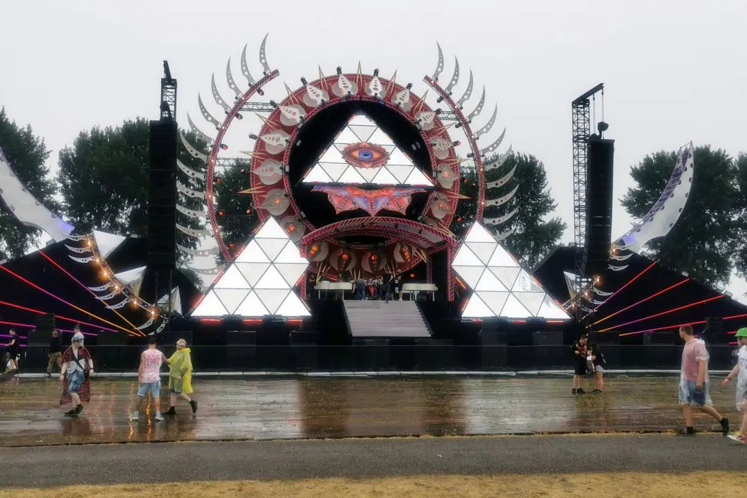 scene UV defqon1 rain